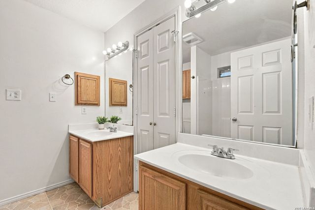 1318 SUMMERWOOD DR, New Braunfels, TX 78130