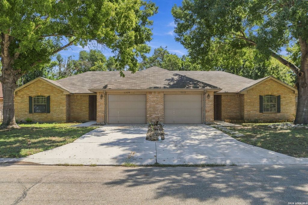 1318 SUMMERWOOD DR, New Braunfels, TX 78130