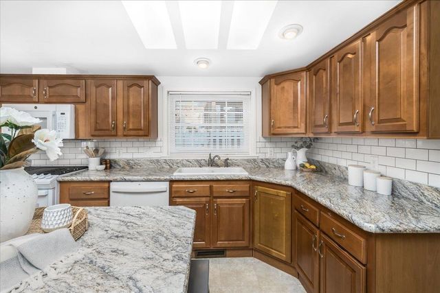 80 Ledgewood Way, Manchester, NH 03104