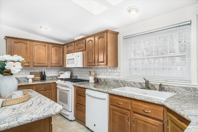 80 Ledgewood Way, Manchester, NH 03104