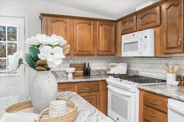 80 Ledgewood Way, Manchester, NH 03104