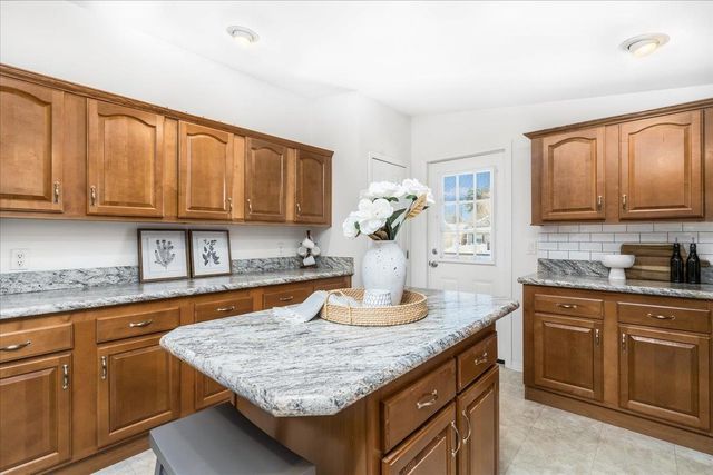 80 Ledgewood Way, Manchester, NH 03104