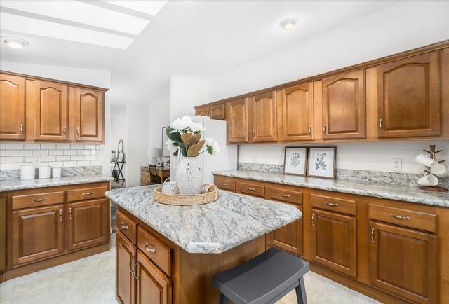 80 Ledgewood Way, Manchester, NH 03104