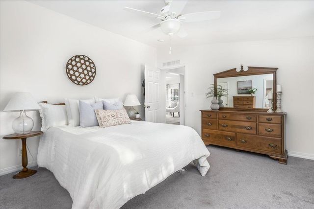 80 Ledgewood Way, Manchester, NH 03104