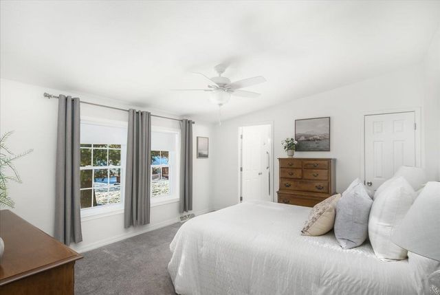 80 Ledgewood Way, Manchester, NH 03104