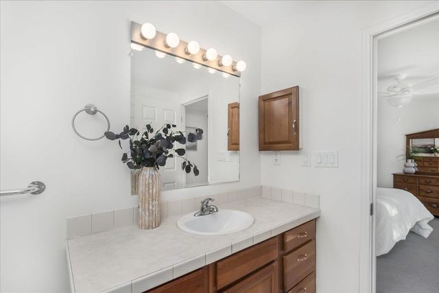 80 Ledgewood Way, Manchester, NH 03104