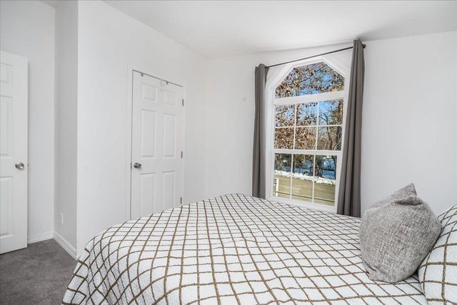 80 Ledgewood Way, Manchester, NH 03104