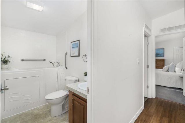 80 Ledgewood Way, Manchester, NH 03104