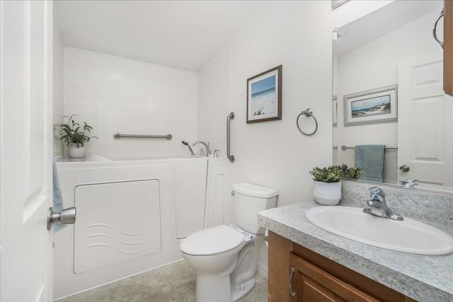 80 Ledgewood Way, Manchester, NH 03104