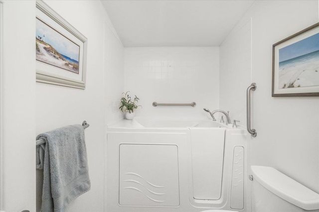 80 Ledgewood Way, Manchester, NH 03104