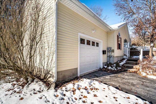 80 Ledgewood Way, Manchester, NH 03104