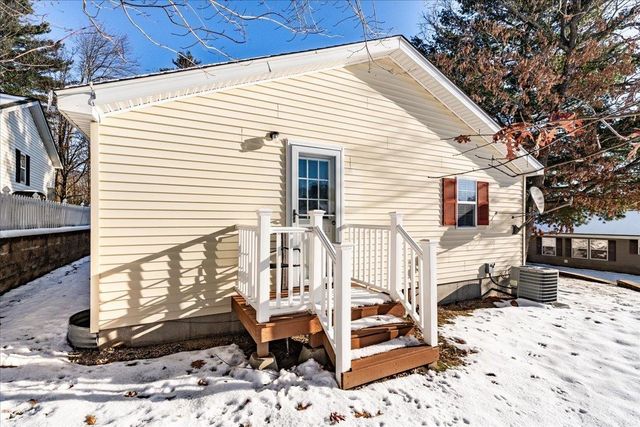 80 Ledgewood Way, Manchester, NH 03104