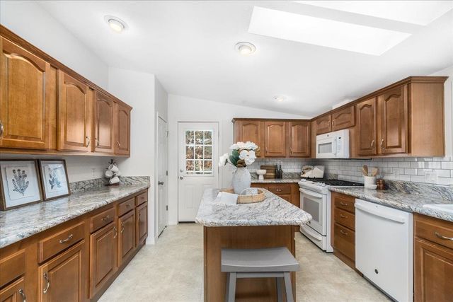 80 Ledgewood Way, Manchester, NH 03104