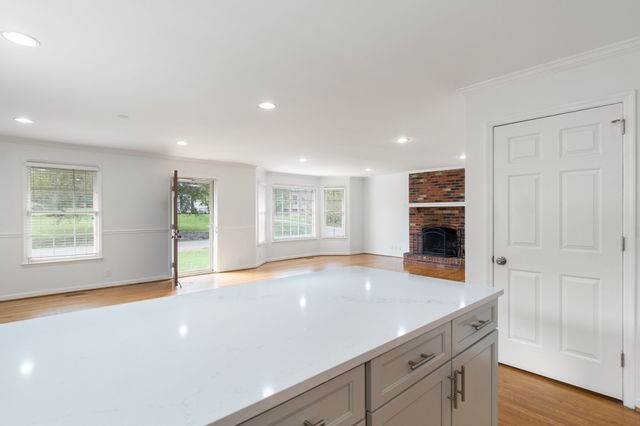 1406 Grandview Dr, Nashville, TN 37215