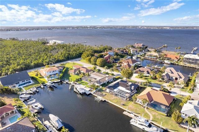 4850 Sherry LN, Fort Myers, FL 33908