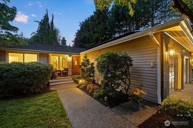 20215 41st Place NE, Lake Forest Park, WA 98155