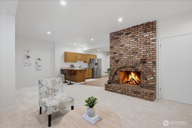 20215 41st Place NE, Lake Forest Park, WA 98155