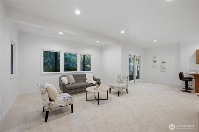 20215 41st Place NE, Lake Forest Park, WA 98155