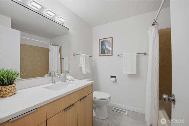 20215 41st Place NE, Lake Forest Park, WA 98155