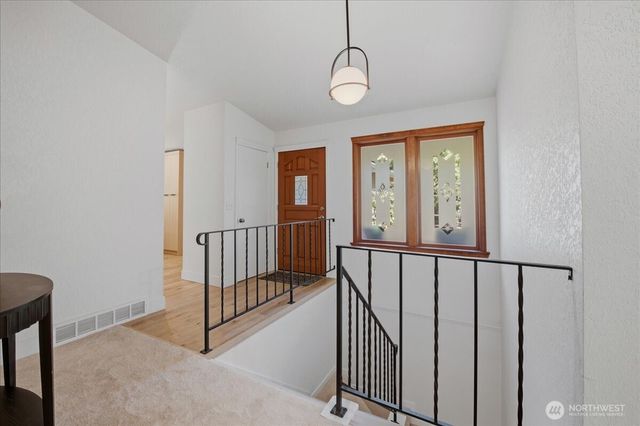20215 41st Place NE, Lake Forest Park, WA 98155