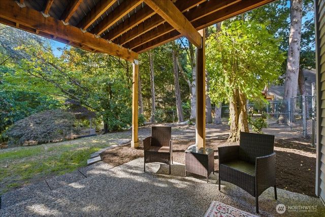 20215 41st Place NE, Lake Forest Park, WA 98155