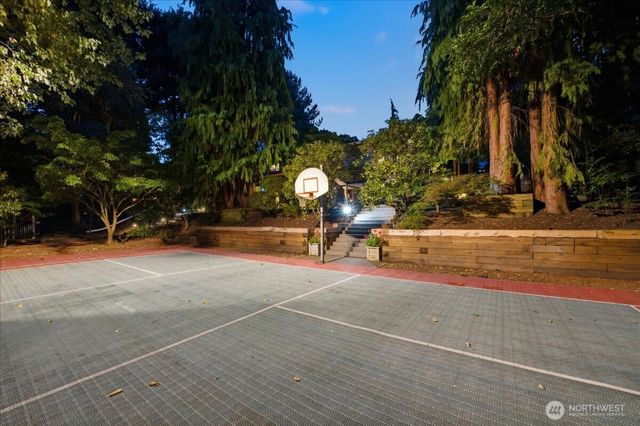 20215 41st Place NE, Lake Forest Park, WA 98155