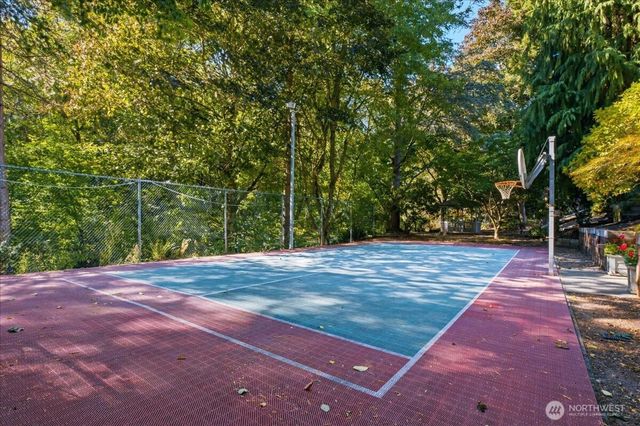 20215 41st Place NE, Lake Forest Park, WA 98155