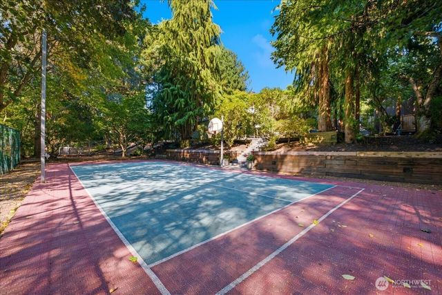 20215 41st Place NE, Lake Forest Park, WA 98155