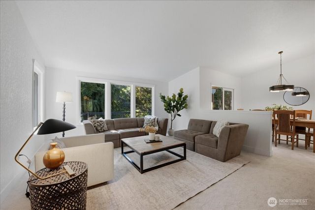 20215 41st Place NE, Lake Forest Park, WA 98155