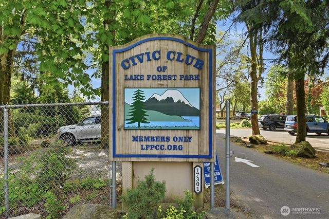 20215 41st Place NE, Lake Forest Park, WA 98155