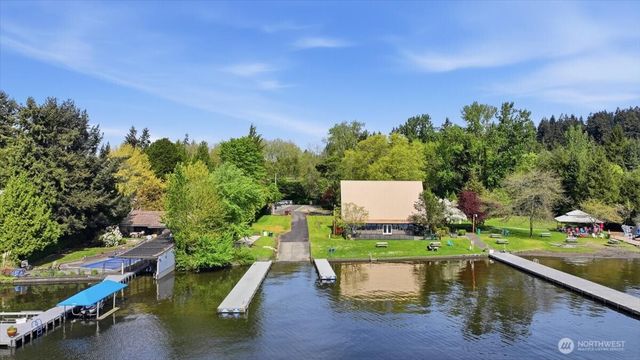 20215 41st Place NE, Lake Forest Park, WA 98155