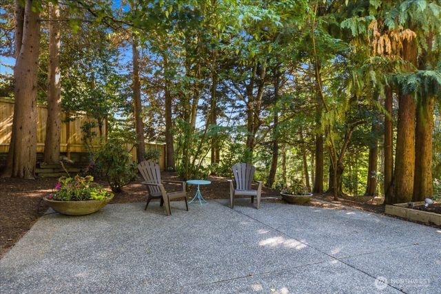 20215 41st Place NE, Lake Forest Park, WA 98155