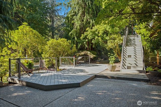 20215 41st Place NE, Lake Forest Park, WA 98155