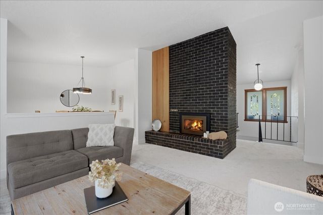 20215 41st Place NE, Lake Forest Park, WA 98155