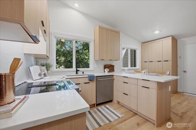 20215 41st Place NE, Lake Forest Park, WA 98155