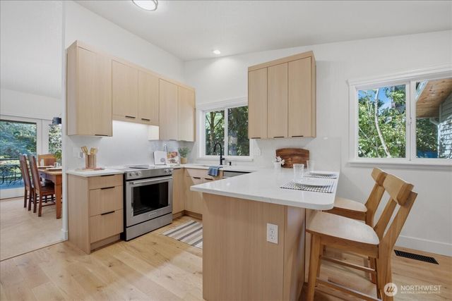 20215 41st Place NE, Lake Forest Park, WA 98155