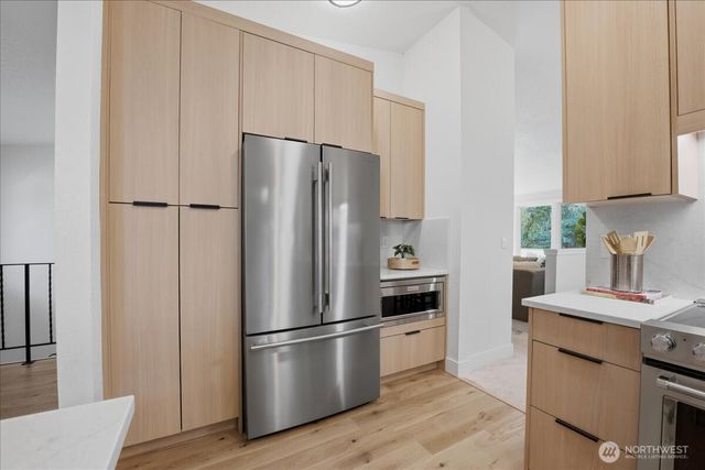 20215 41st Place NE, Lake Forest Park, WA 98155