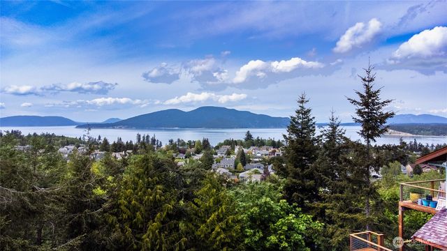 2016 Kansas Avenue, Anacortes, WA 98221