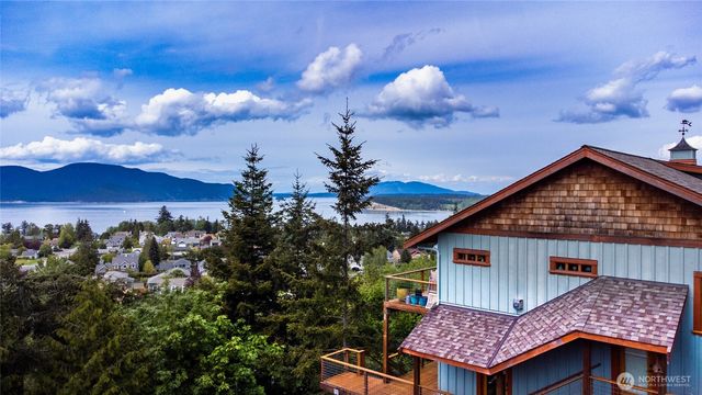2016 Kansas Avenue, Anacortes, WA 98221
