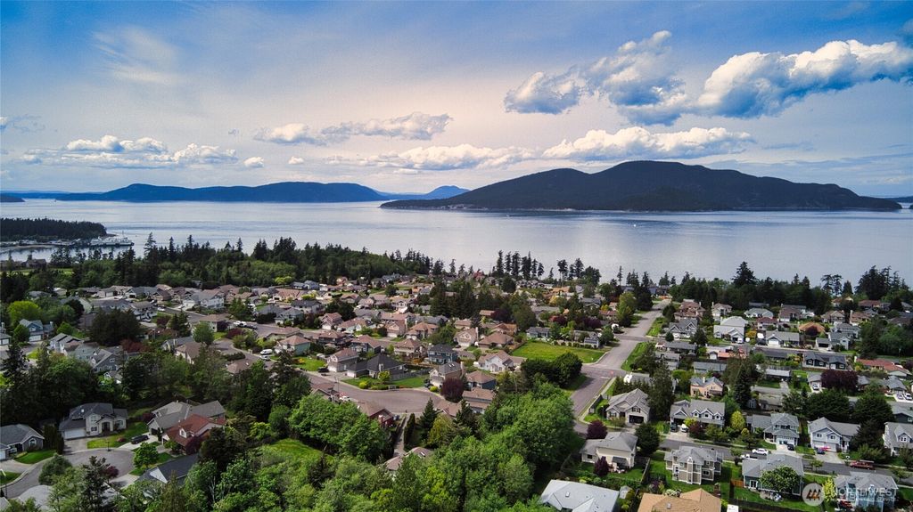 2016 Kansas Avenue, Anacortes, WA 98221