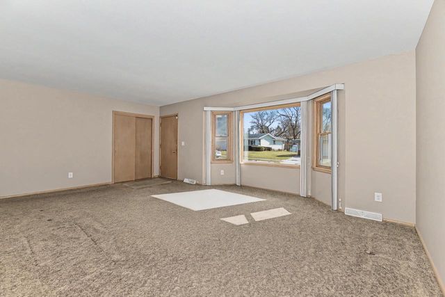 5400 Laura LANE, Greendale, WI 53129