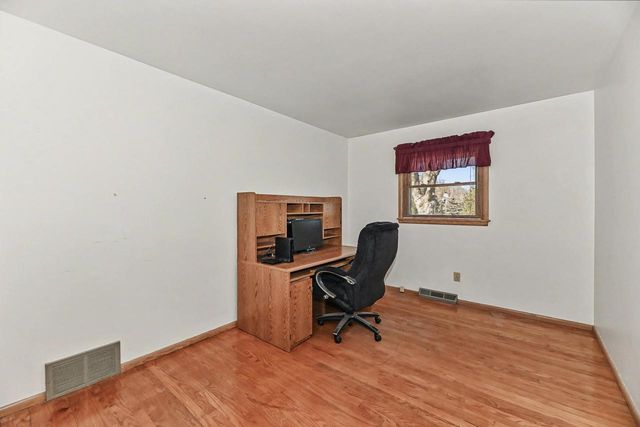 5400 Laura LANE, Greendale, WI 53129