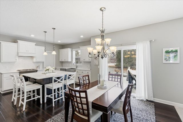 3721 Strawberry Lane, Chanhassen, MN 55331