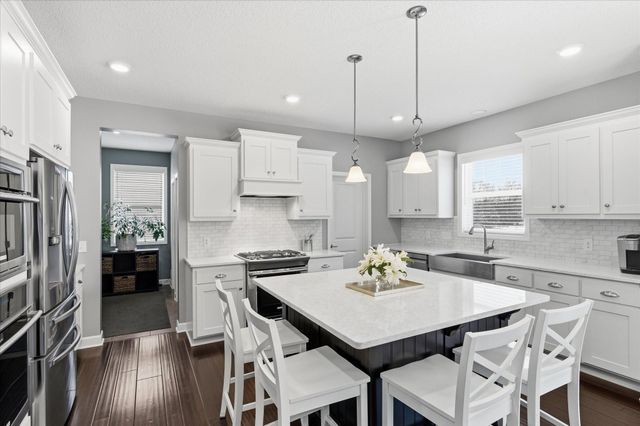 3721 Strawberry Lane, Chanhassen, MN 55331