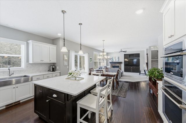 3721 Strawberry Lane, Chanhassen, MN 55331