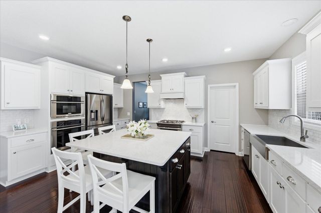 3721 Strawberry Lane, Chanhassen, MN 55331