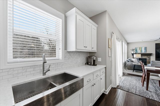 3721 Strawberry Lane, Chanhassen, MN 55331