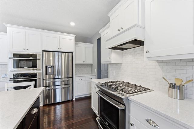 3721 Strawberry Lane, Chanhassen, MN 55331