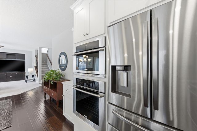 3721 Strawberry Lane, Chanhassen, MN 55331