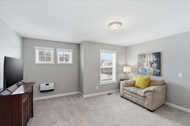 3721 Strawberry Lane, Chanhassen, MN 55331